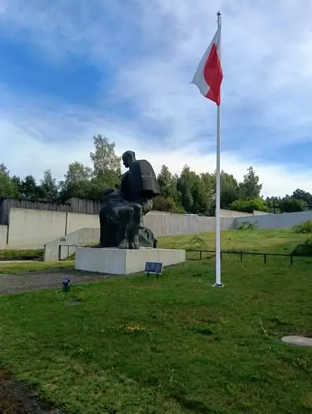 Wycieczka „Pamięć i Tożsamość” – mieszkańcy gminy Secemin w Mauzoleum w Michniowie