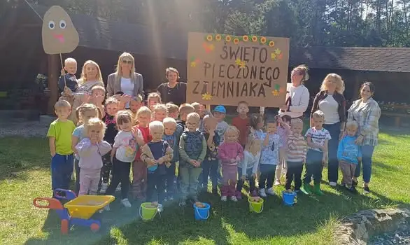 Święto Pieczonego Ziemniaka w Koniecznie – przedszkolaki świętowały w Leśniczówce
