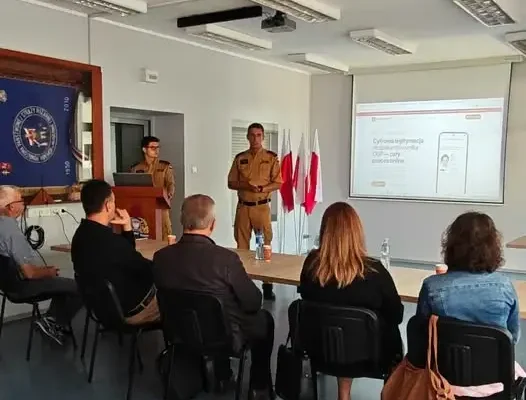 Cyfrowa rewolucja w OSP: mLegitymacje dla strażaków-ochotników z powiatu włoszczowskiego