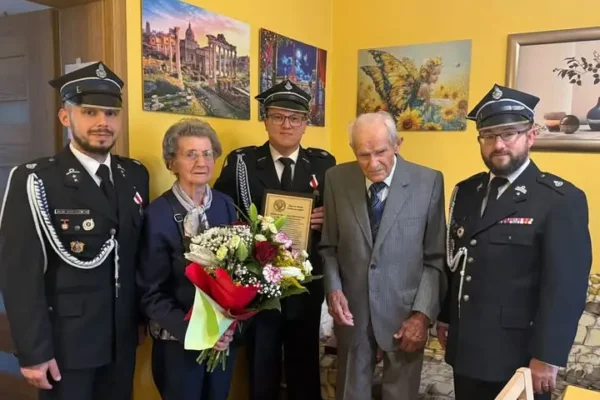95. urodziny druha Mariana Oksińskiego. Strażacy z Włoszczowy złożyli życzenia