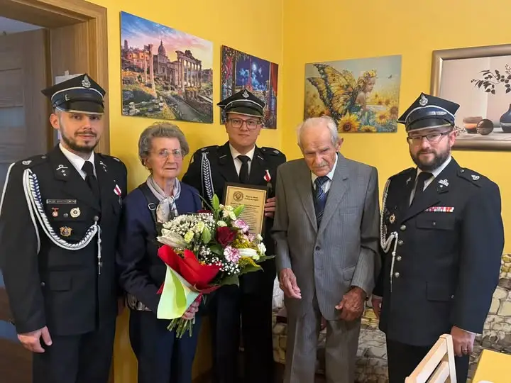 95. urodziny druha Mariana Oksińskiego. Strażacy z Włoszczowy złożyli życzenia