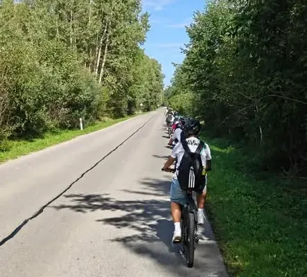 Rajd rowerowy uczniów z Kluczewska – śladami historii i pamięci