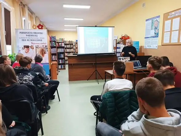 Lekcja o zabytkach sakralnych Ziemi Włoszczowskiej w Bibliotece Pedagogicznej