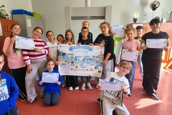 Uczniowie klasy IV z Radkowa dołączyli do programu „Aktywni Błękitni – szkoła przyjazna wodzie”
