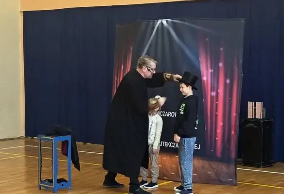 Magik Wojtek oczarował dzieci z Kluczewska