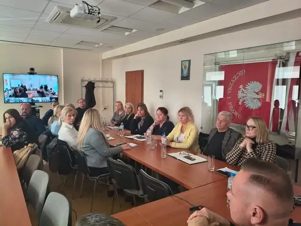 Bezpieczeństwo uczniów w centrum uwagi – wideokonferencja w Kielcach i działania we Włoszczowie